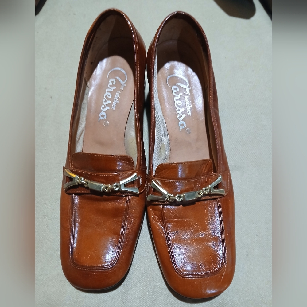 Vintage Caressa Brown Leather Heels with Horsebit Detail EUC Size 7.5